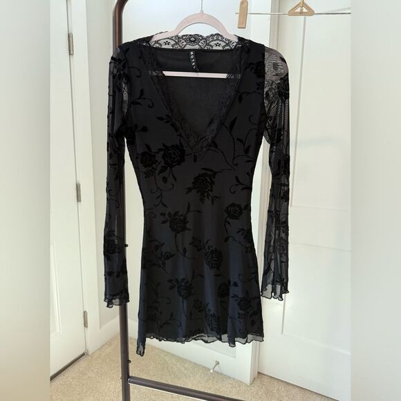 Motel Sriti Mini Dress In Rose Flock Black - Picture 2 of 3